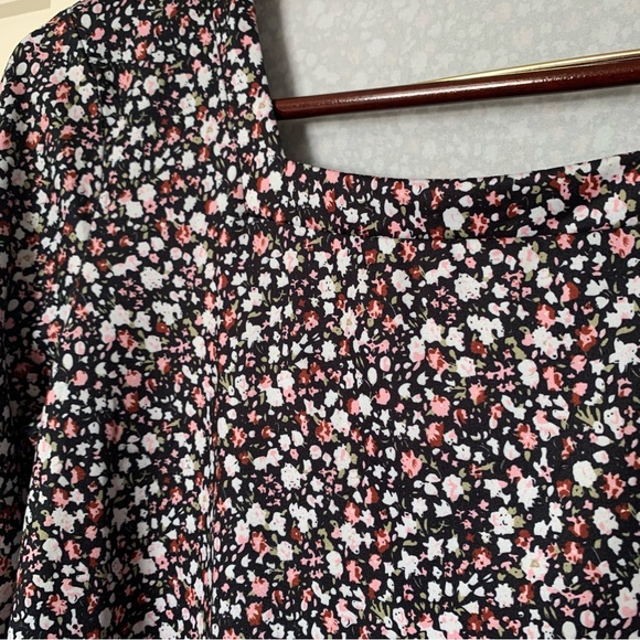 NWOT Women’s Black w/Floral Square Neck Blouse, 3/4 flare sleeve Size L - Picture 5 of 9